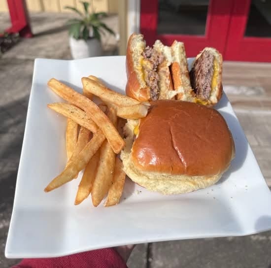 KIDS Cheeseburger.